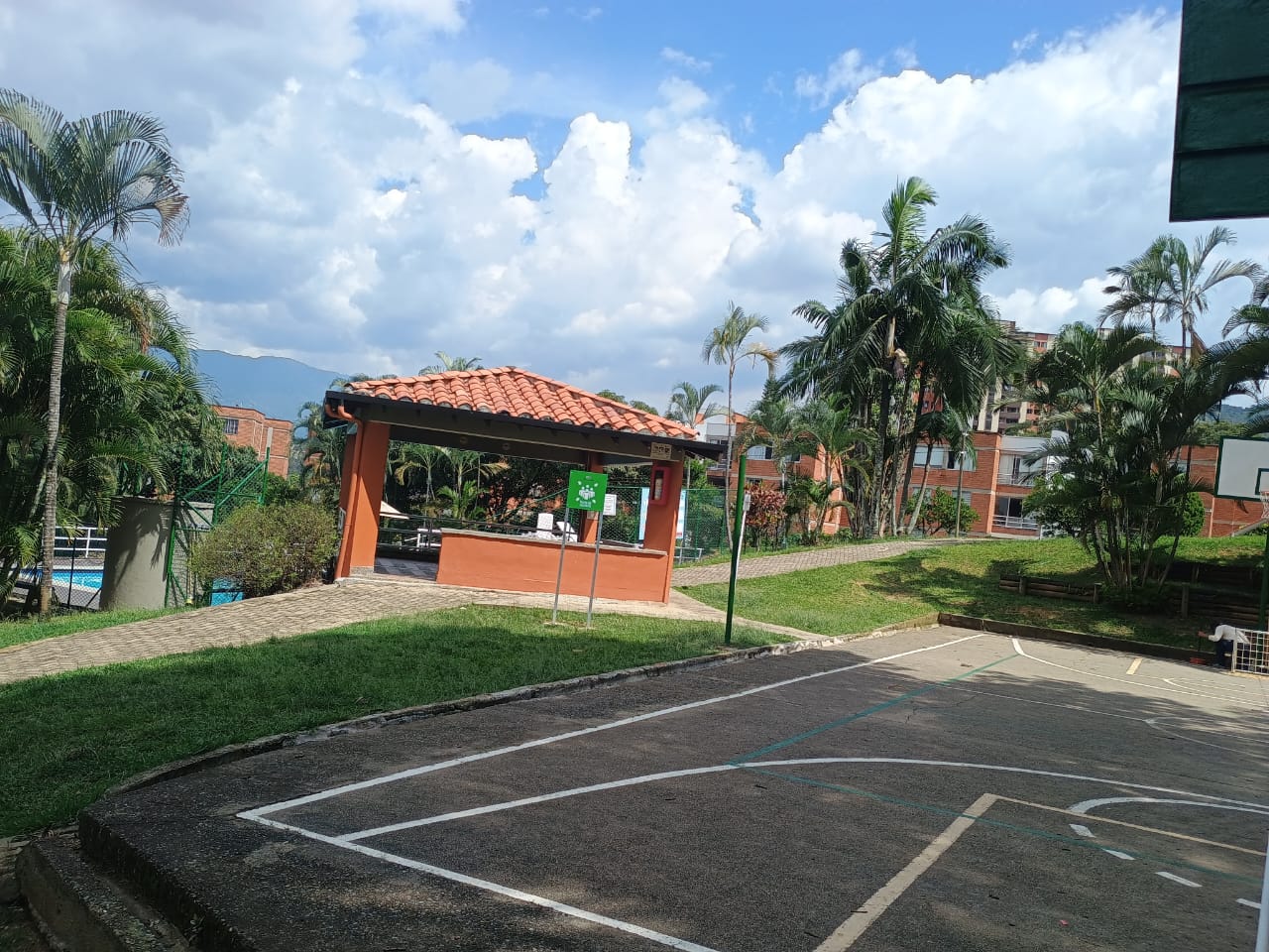 Apartamento en Venta Medellin Loma de los Bernal