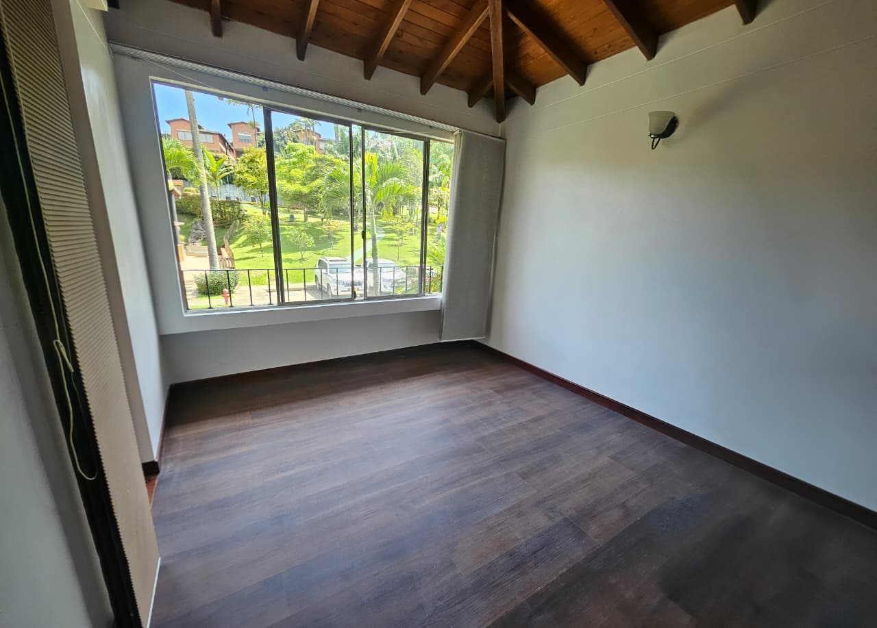 Casa en arriendo en Envigado Loma del Chocho