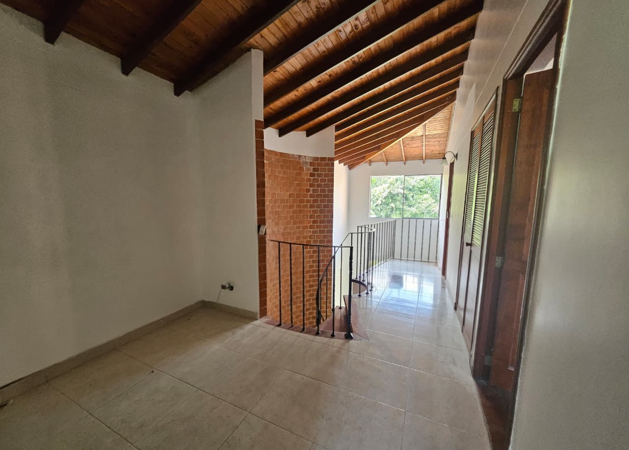 Casa en arriendo en Envigado Loma del Chocho