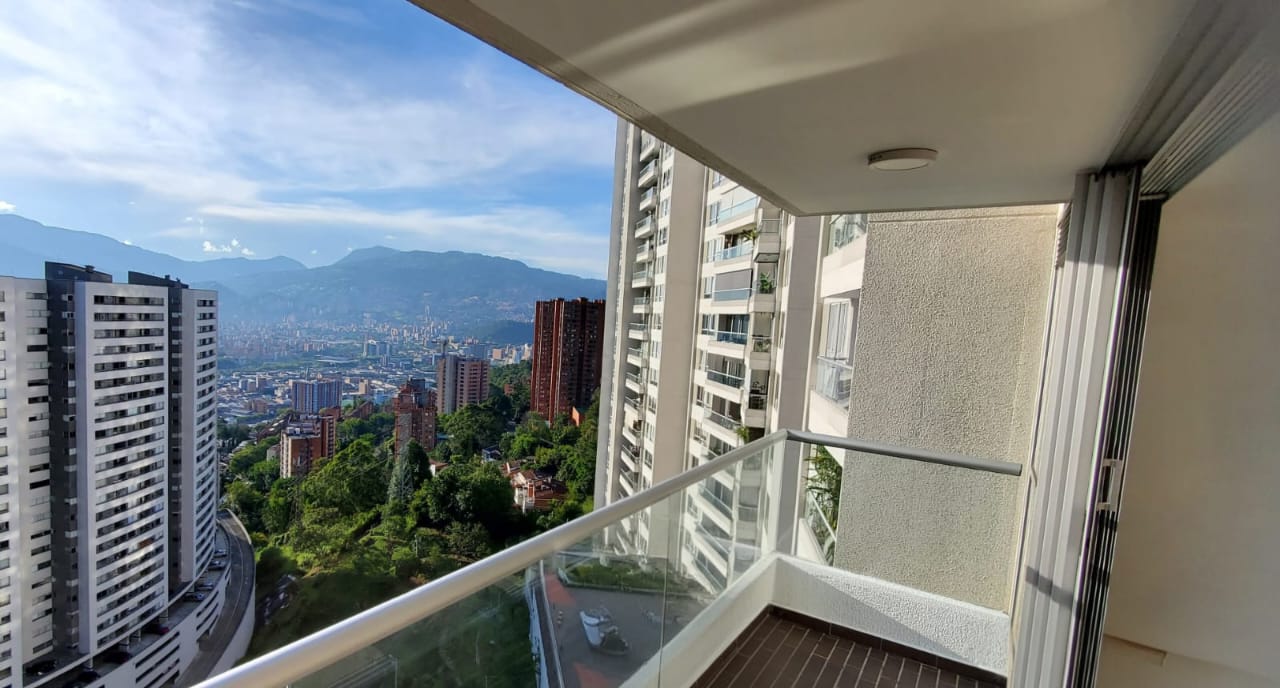 Apartamento para arriendo en El Poblado Loma del Indio