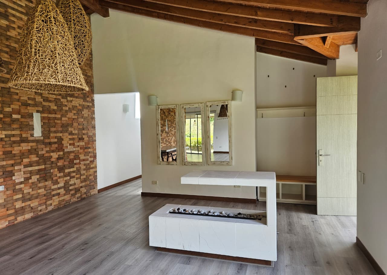 Casa para arriendo en Envigado Loma del Escobero