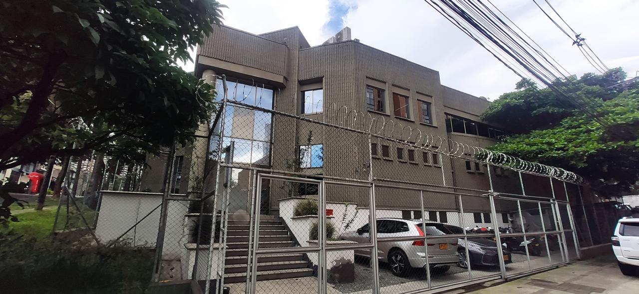 Bodega industrial con oficinas para la venta en Sabaneta