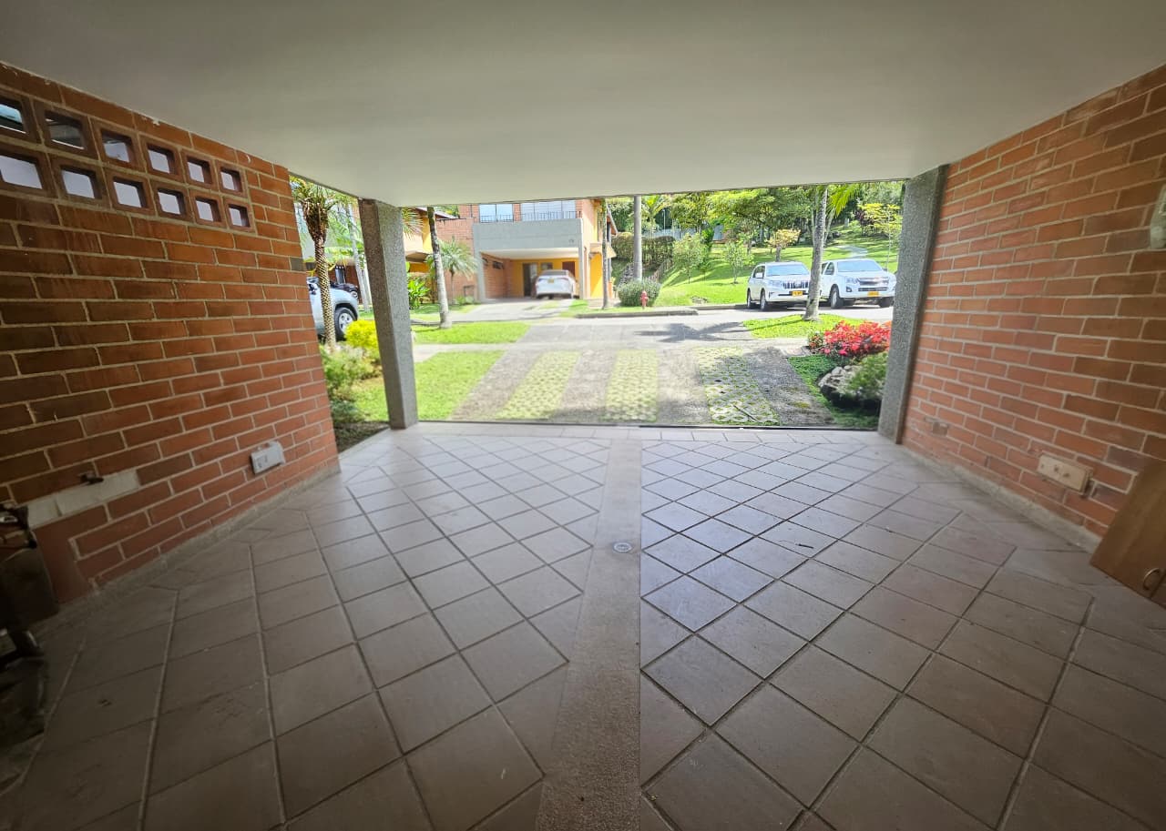 Casa en arriendo en Envigado Loma del Chocho