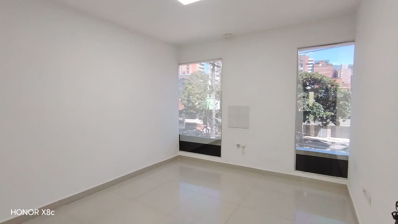 Casa comercial para arriendo en La 80 Estadio