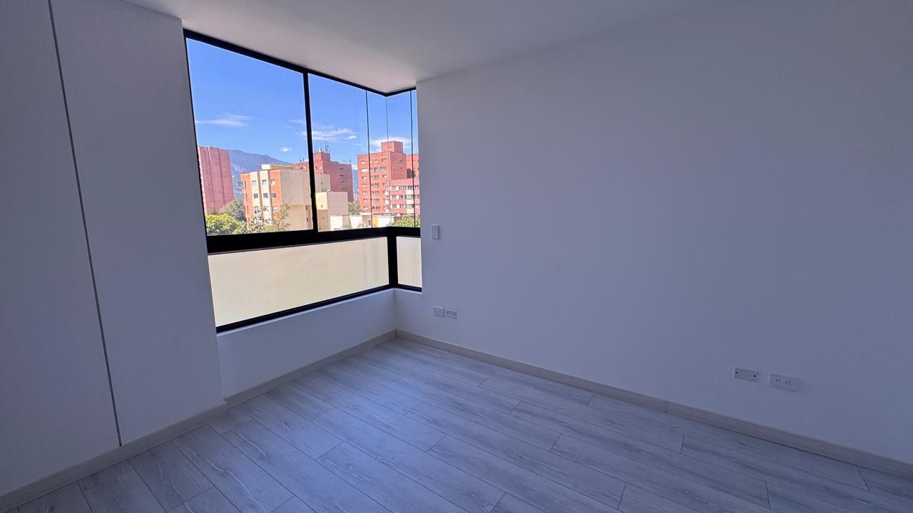 Apartamento en venta en Los Colores   Medellín