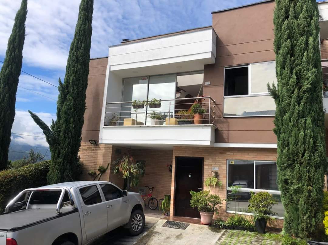 Casa para la venta en La Estrella Cerca del Parque - Antioquia