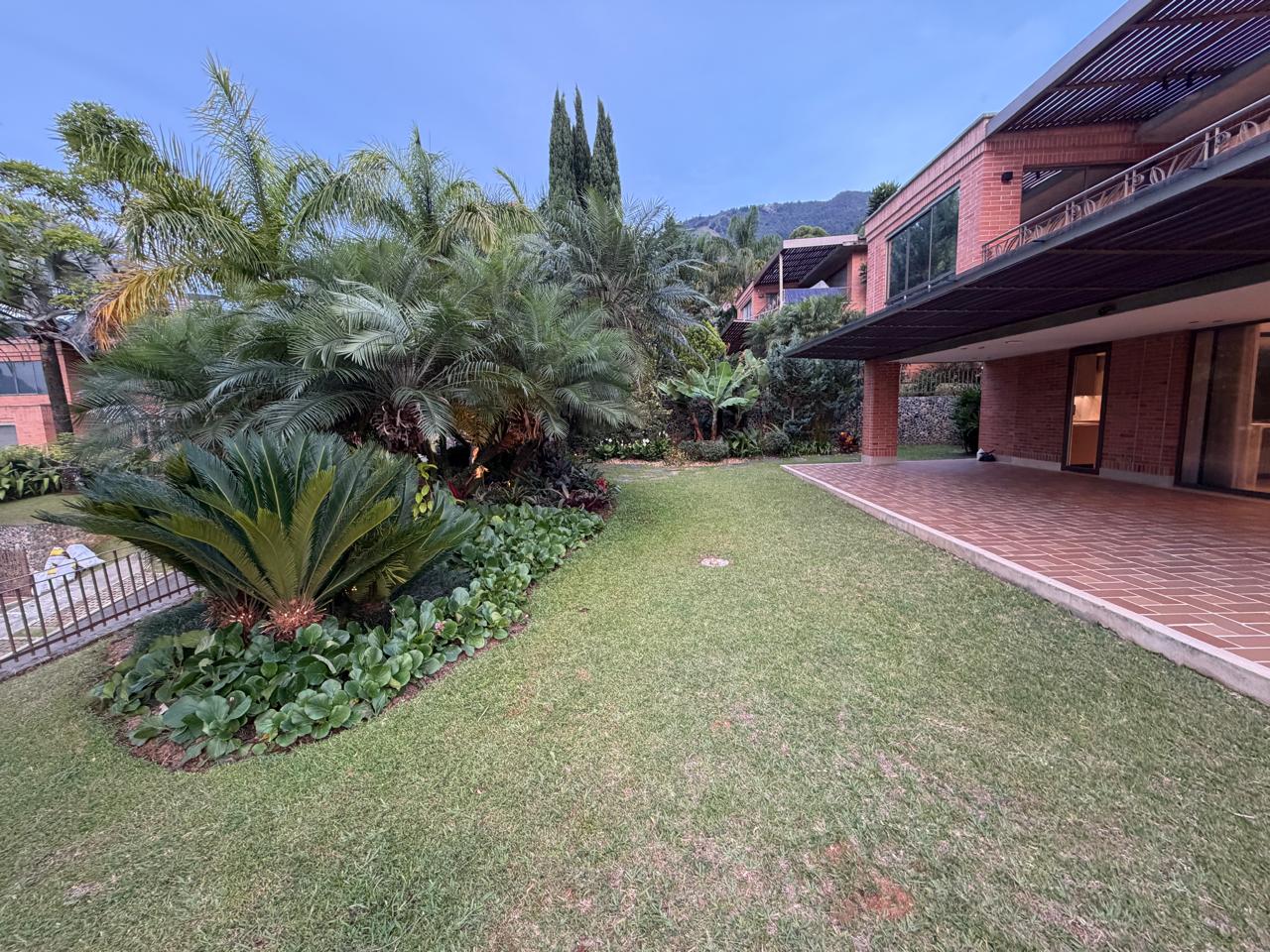 Casa en  venta en la Calera el    Poblado Medellin