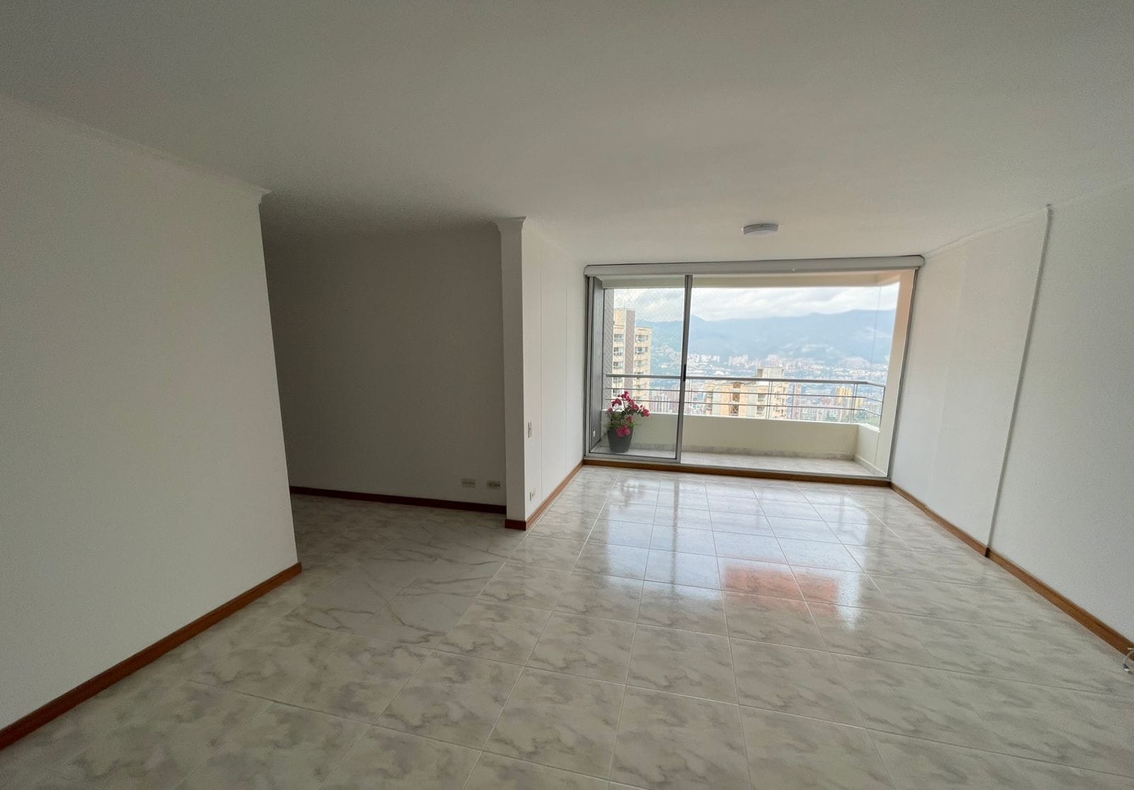 Apartamento en arriendo en Poblado Las Palmas
