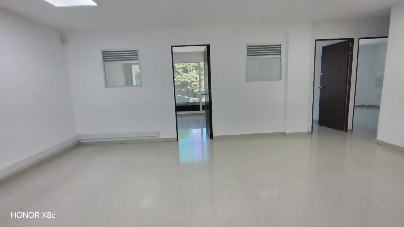 Casa comercial para arriendo en La 80 Estadio