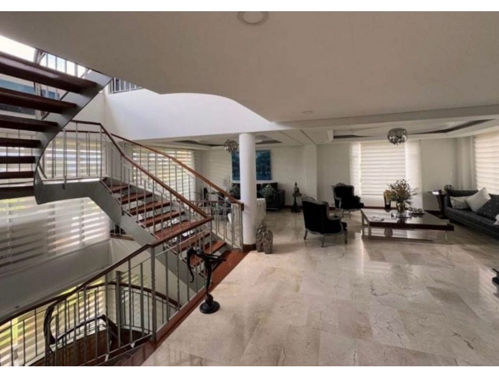 Casa en venta en la Cola del Zorro Poblado Medellin