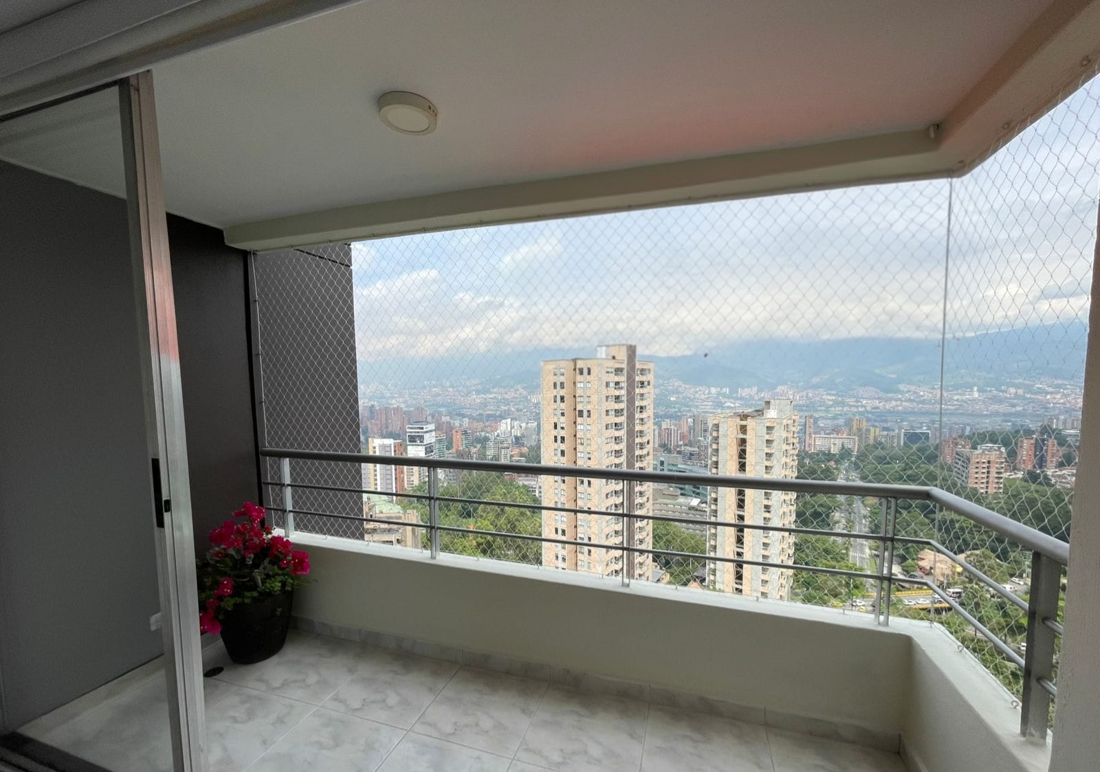 Apartamento en arriendo en Poblado Las Palmas