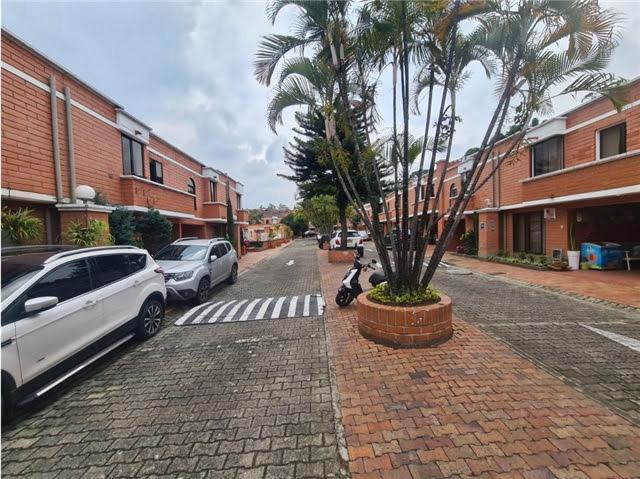 CASA EN VENTA EN UNIDAD CERRADA SECTOR LA MOTA MEDELLIN ANTIOQUIA