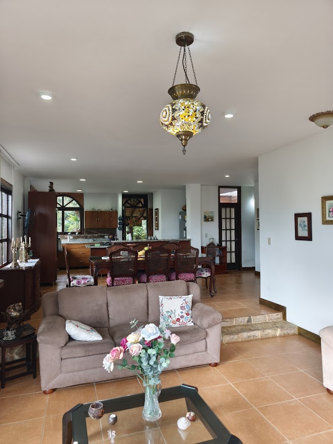 Venta de casa en El Retiro Sector Martin Pescador