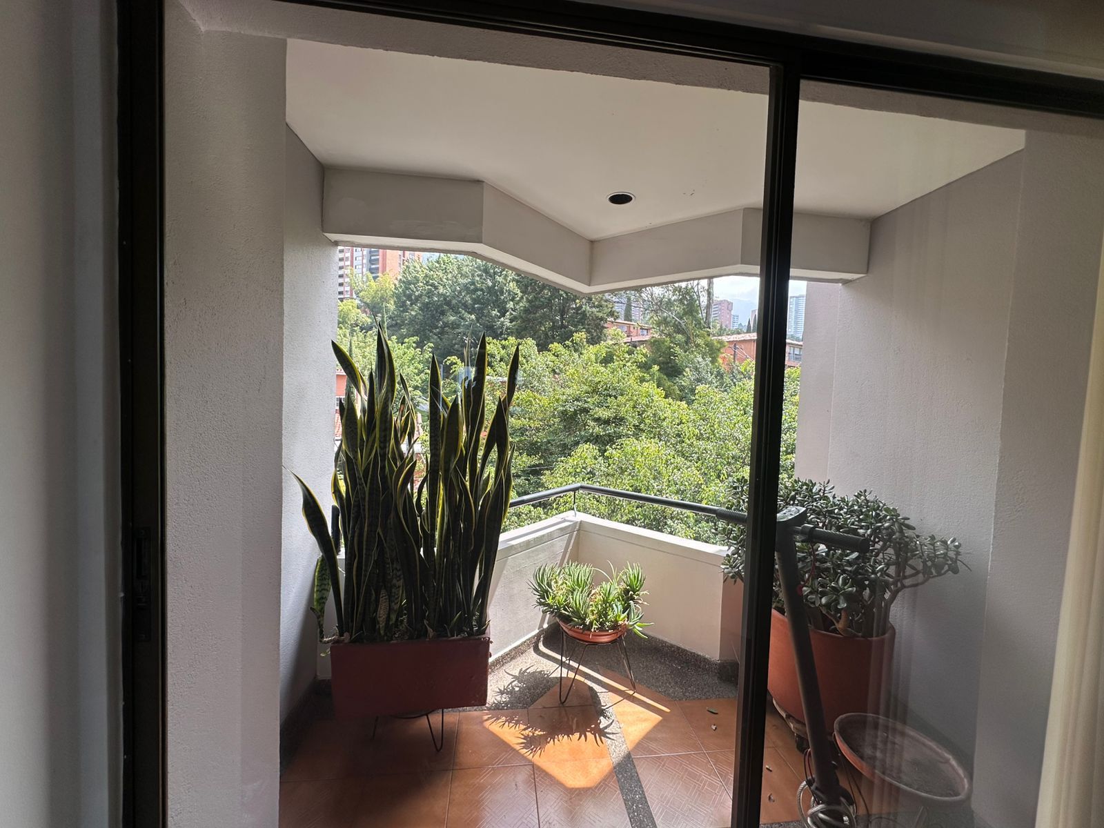 VENDO APARTAMENTO (BAJO DE PRECIO) EL POBLADO MEDELLIN