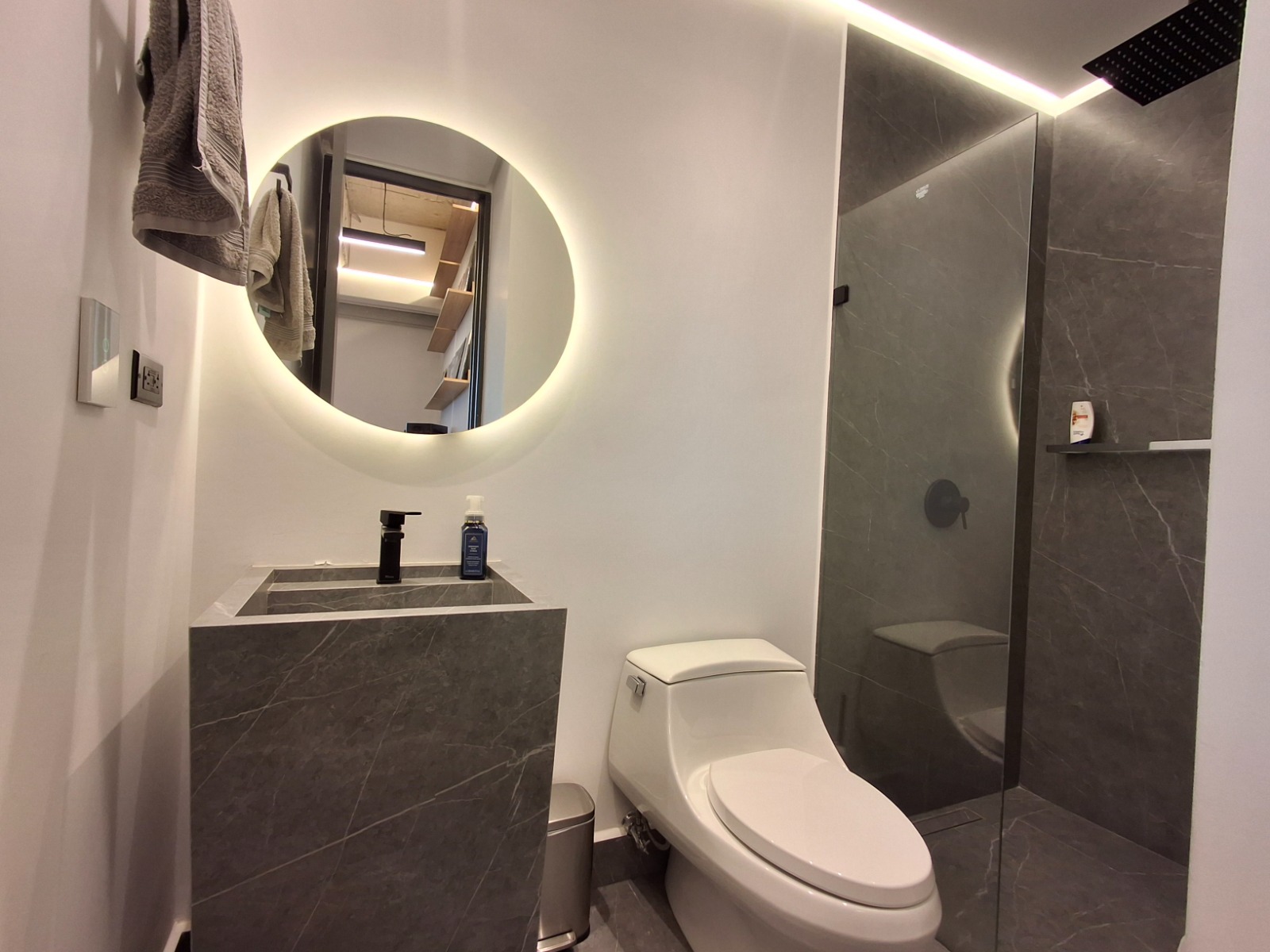 Apartamento en venta Medellín poblado transversal superior con Balsos