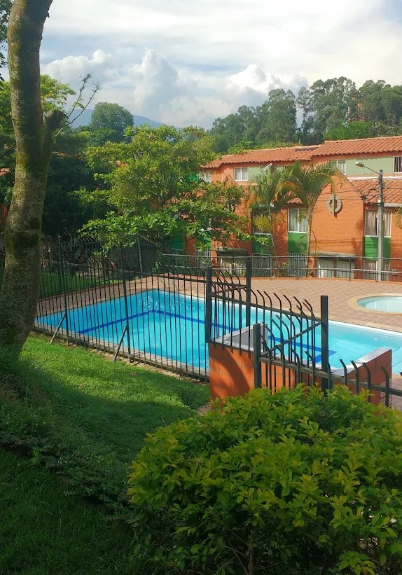 CASA EN VENTA EN RODEO ALTO MEDELLIN