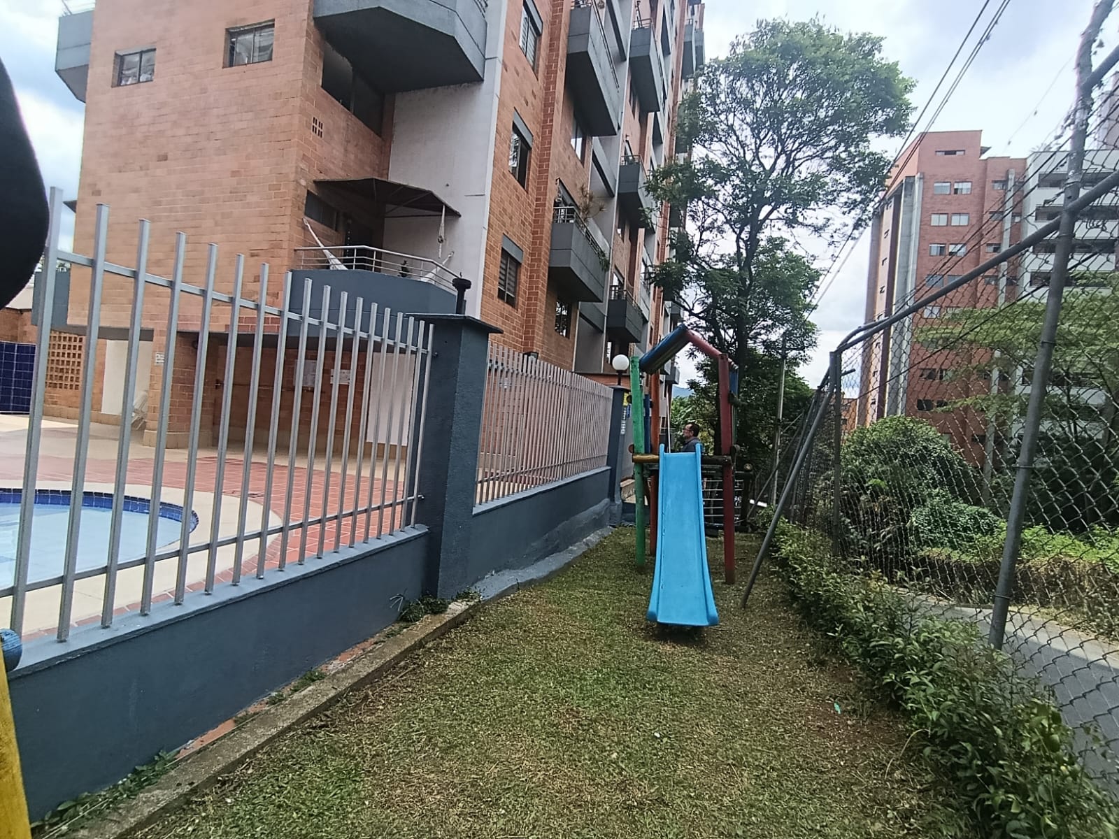 Apartamento Dúplex  en Arriendo Loma de los Bernal