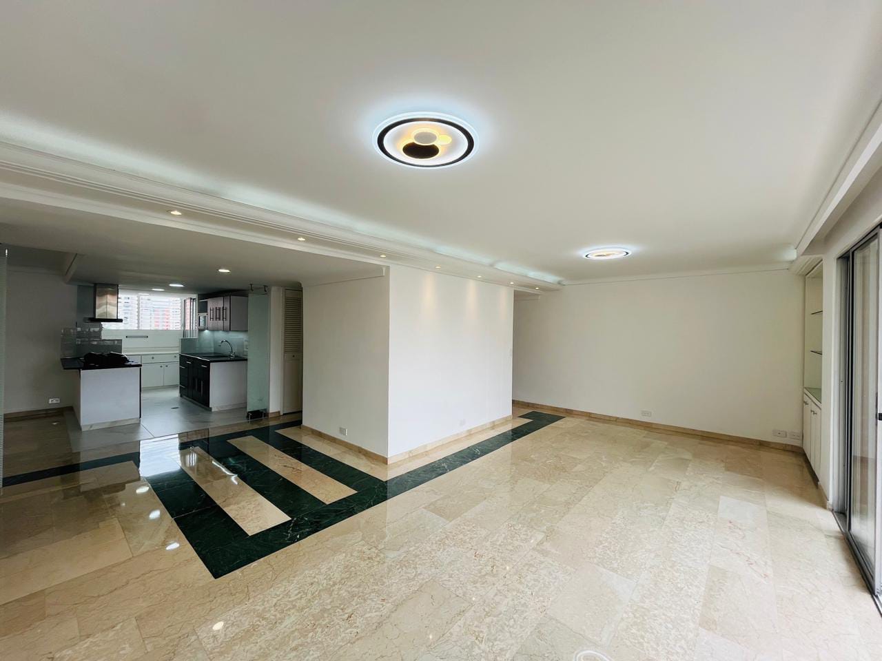 Apartamento para arriendo en El Poblado Loma de Los Parra