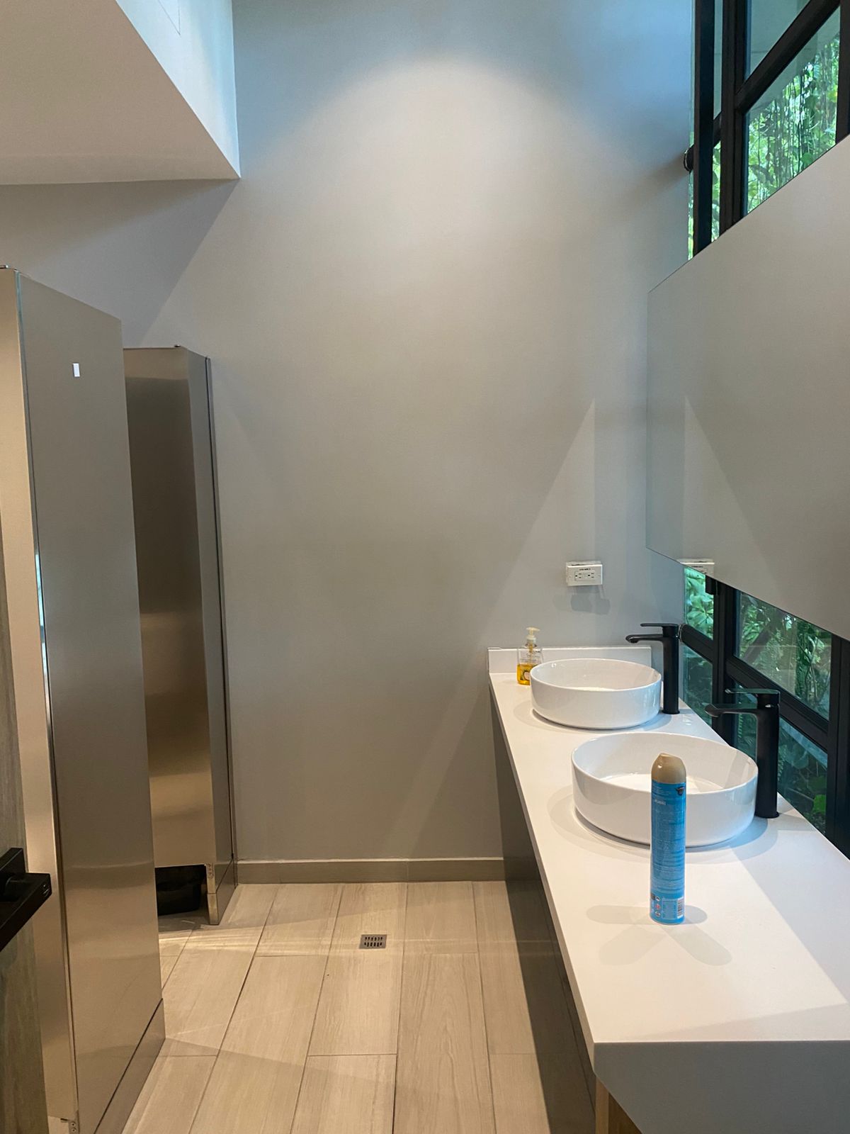 Apartamento de espacios abiertos para la venta en Poblado Medellin
