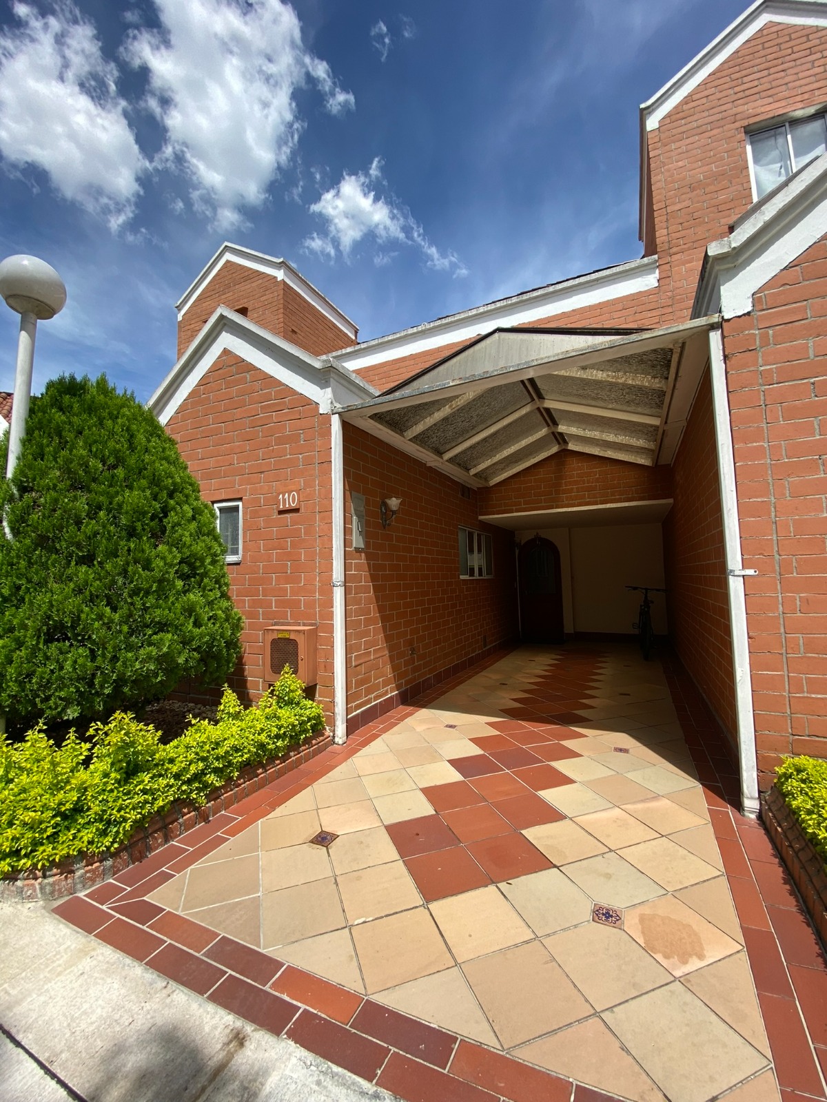 Casa para venta en la mota Medellin