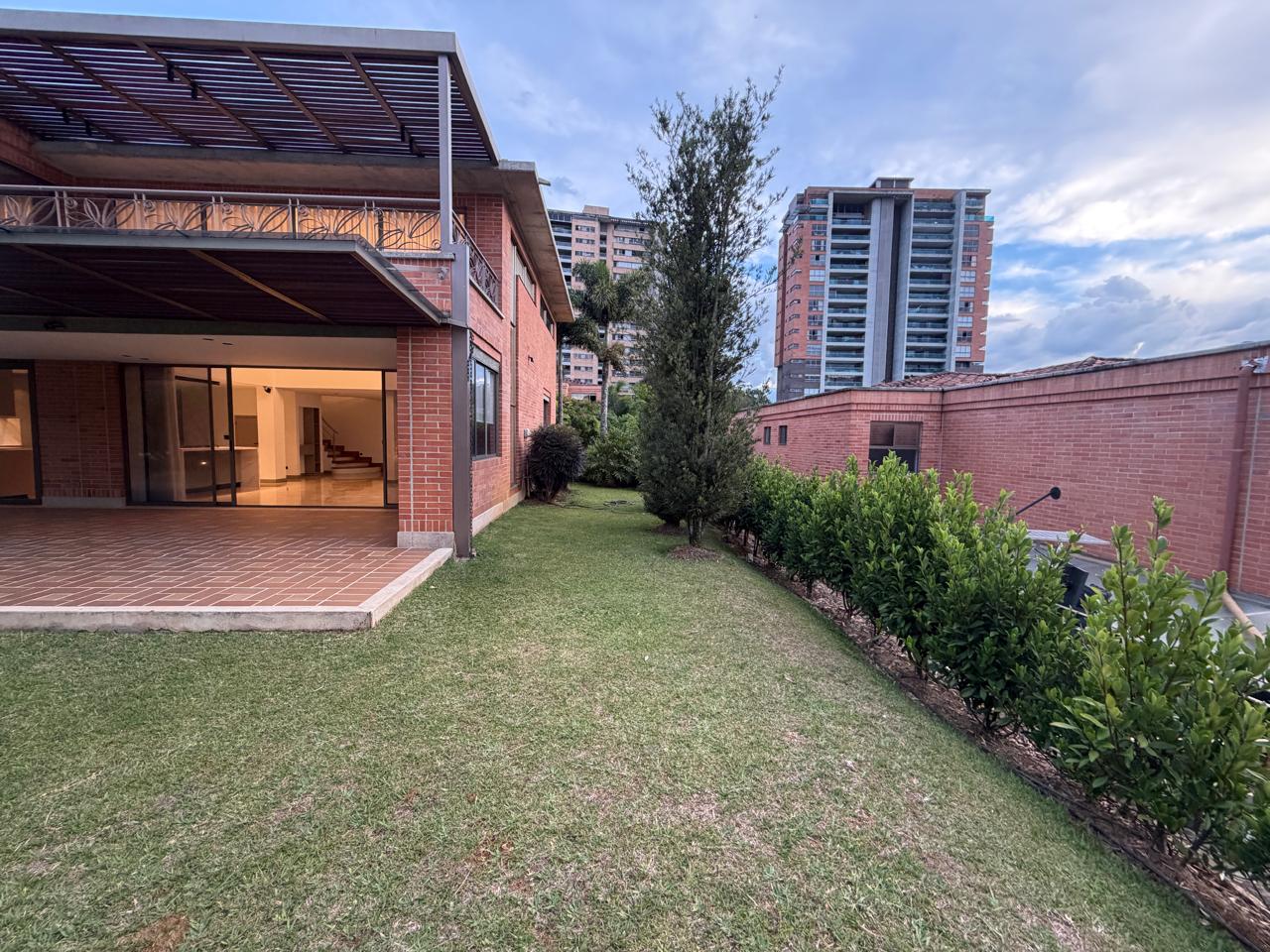 Casa en  venta en la Calera el    Poblado Medellin