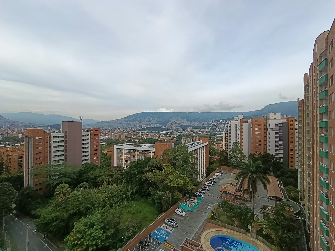 Apartamento en arriendo en Loma de los Bernal Medellín