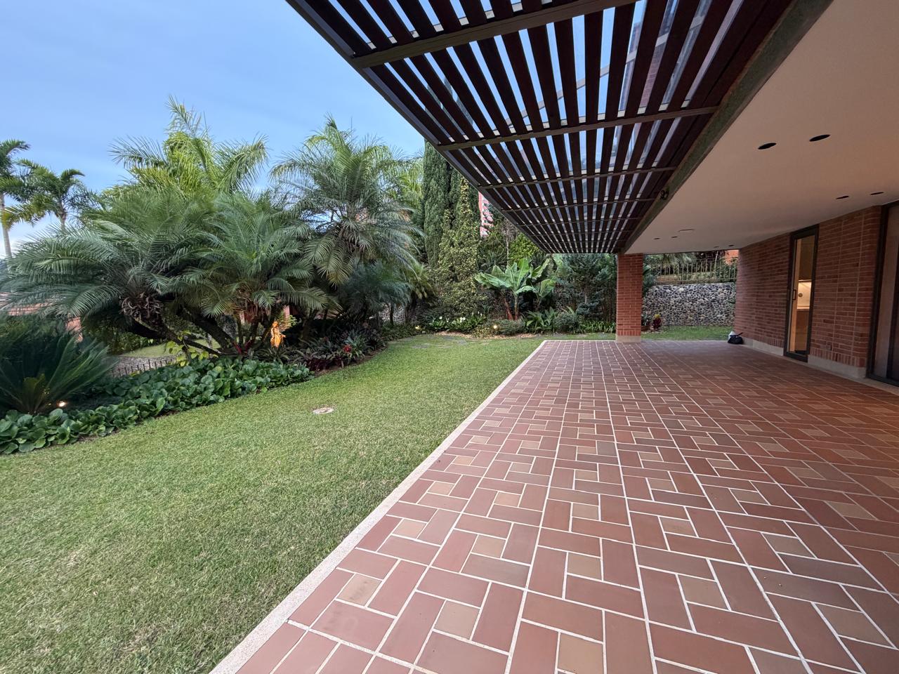 Casa en  venta en la Calera el    Poblado Medellin