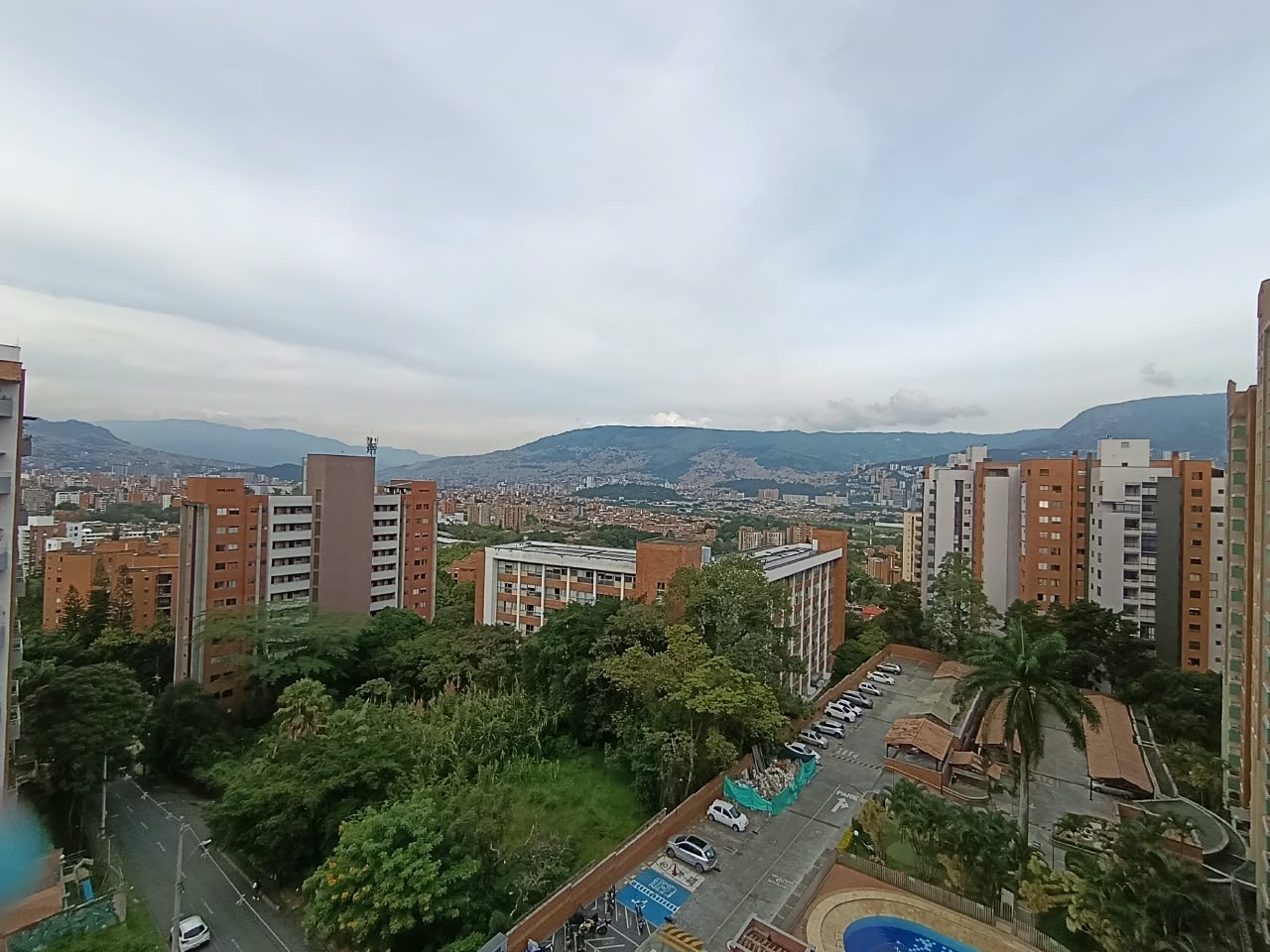 Apartamento en arriendo en Loma de los Bernal Medellín