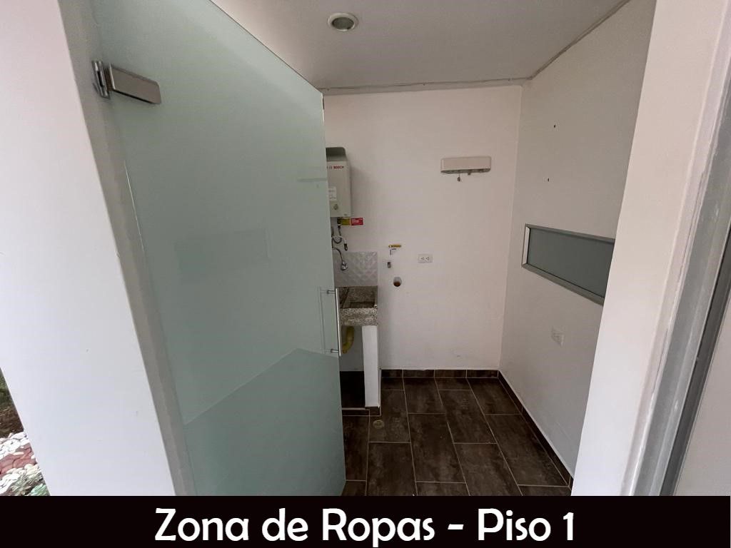 Casa para la venta en La Estrella Cerca del Parque - Antioquia