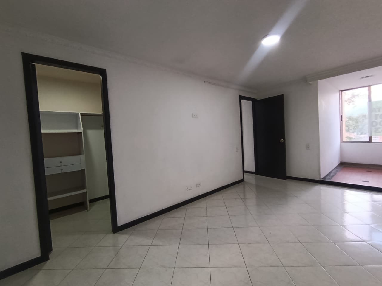 Apartamento en arriendo en Loma de los Bernal Medellín