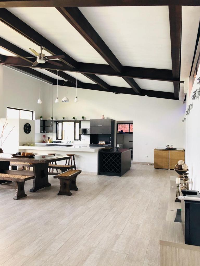 SE VENDE FINCA EN GIRARDOTA (ANTIOQUIA)