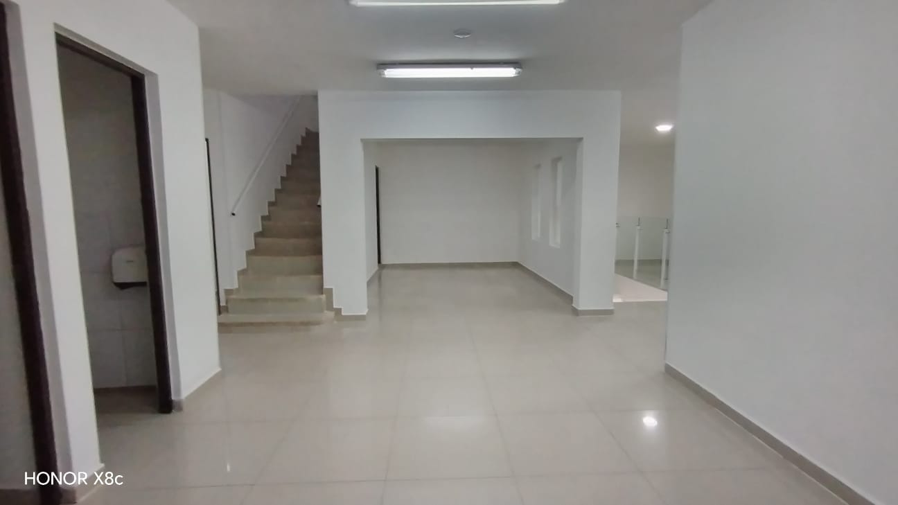 Casa comercial para arriendo en La 80 Estadio