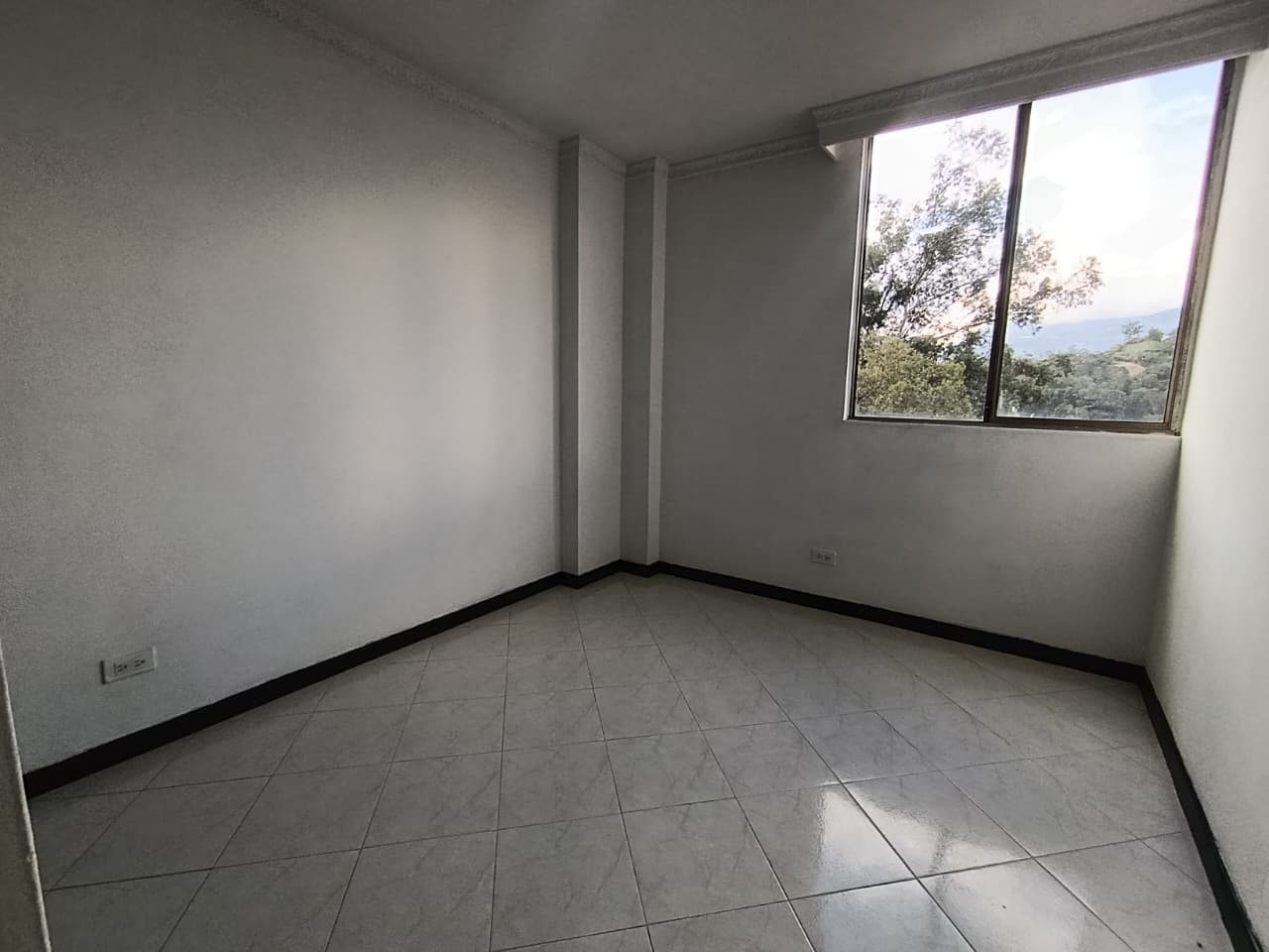 Apartamento en arriendo en Loma de los Bernal Medellín