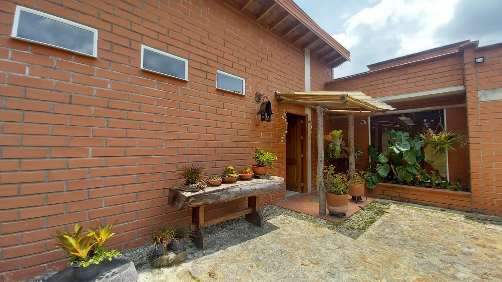 Casa campestre para la venta en Guarne sector La Clarita