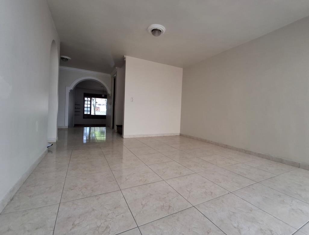 CASA PARA VENTA EN SANTA MONICA LAURELES, MEDELLIN