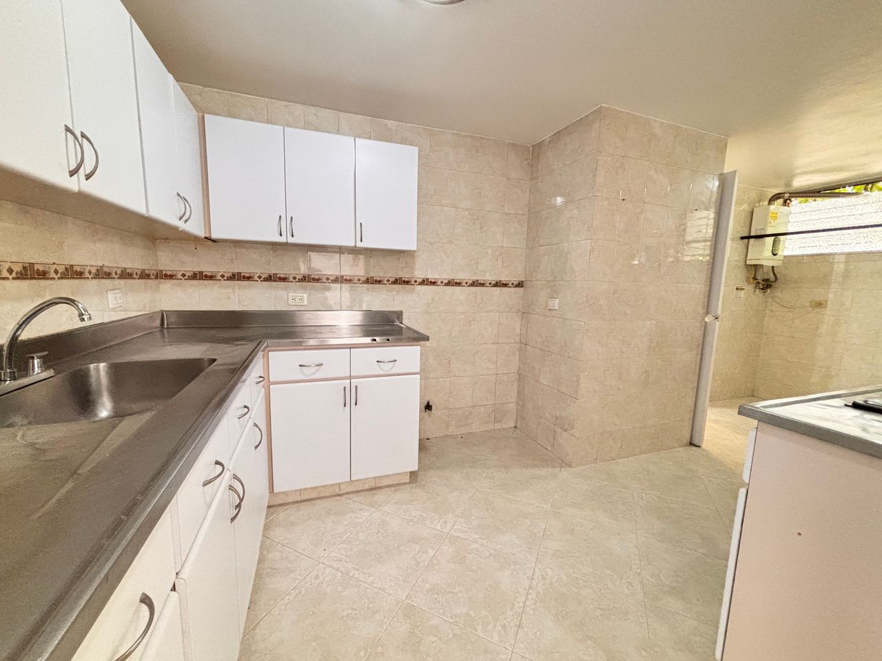 vendo apartamento en Medellín poblado, patio bonito