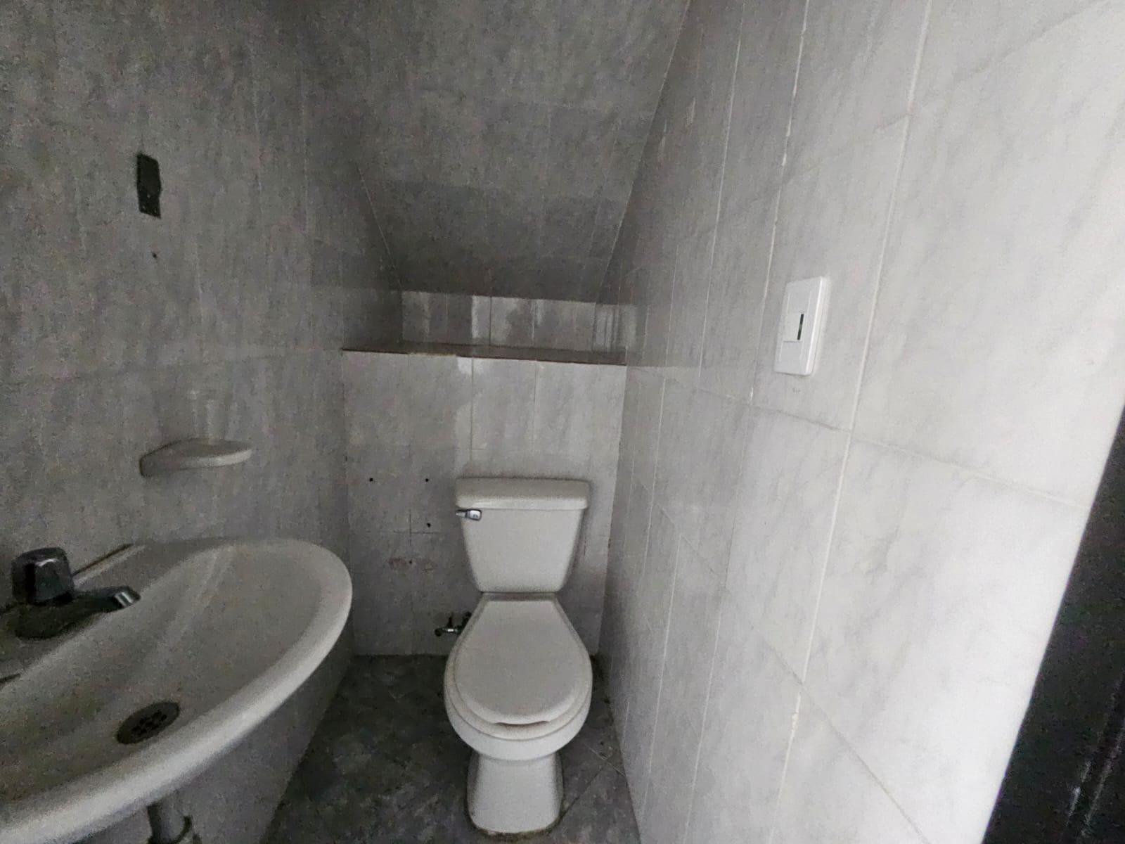 Casa comercial para arriendo en La 80 Floresta