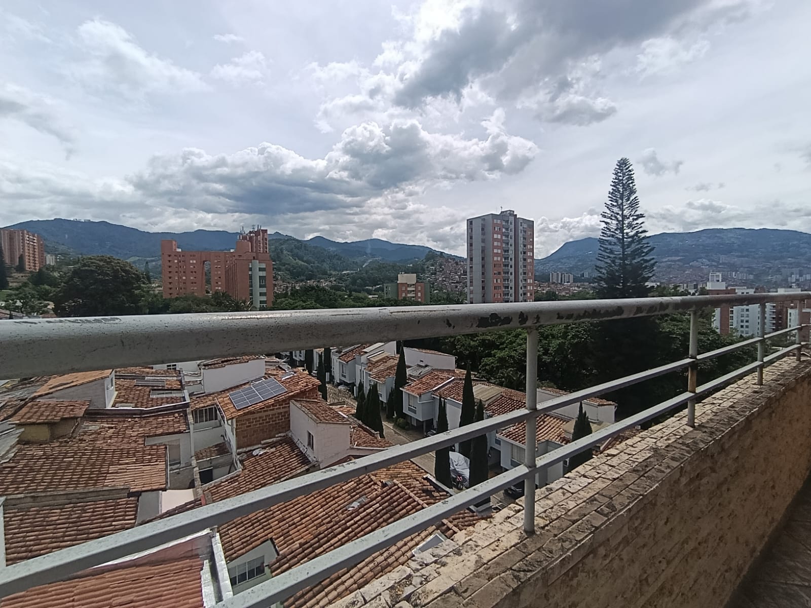 Apartamento Dúplex  en Arriendo Loma de los Bernal