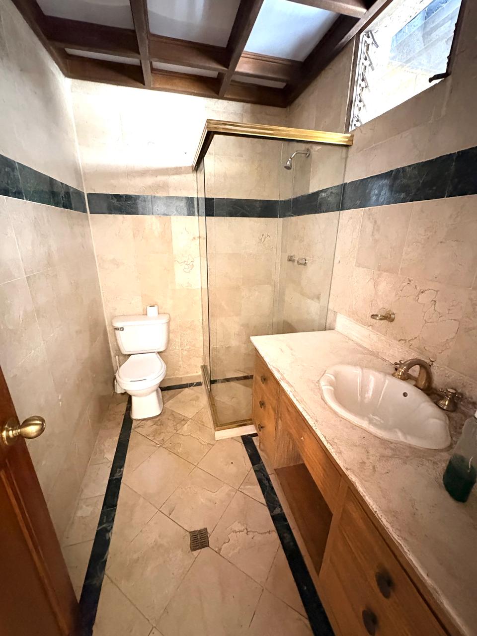 Casa Lote para venta en Poblado  Castropol