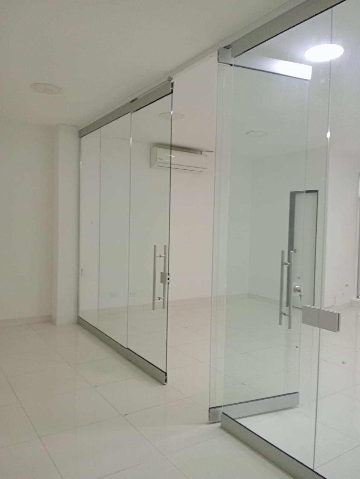 OFICINA A LA VENTA EN EL POBLADO