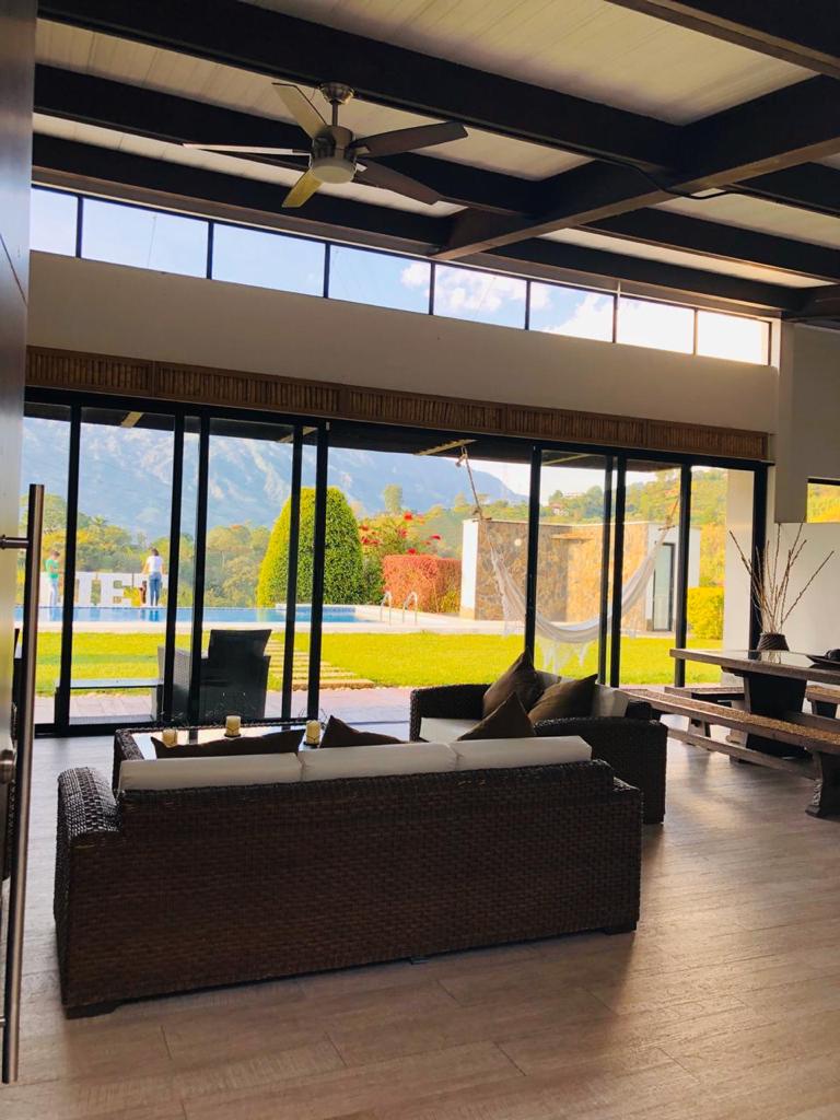 SE VENDE FINCA EN GIRARDOTA (ANTIOQUIA)