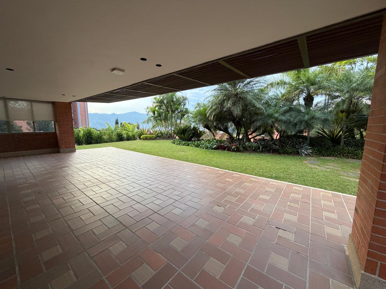 Casa en  venta en la Calera el    Poblado Medellin
