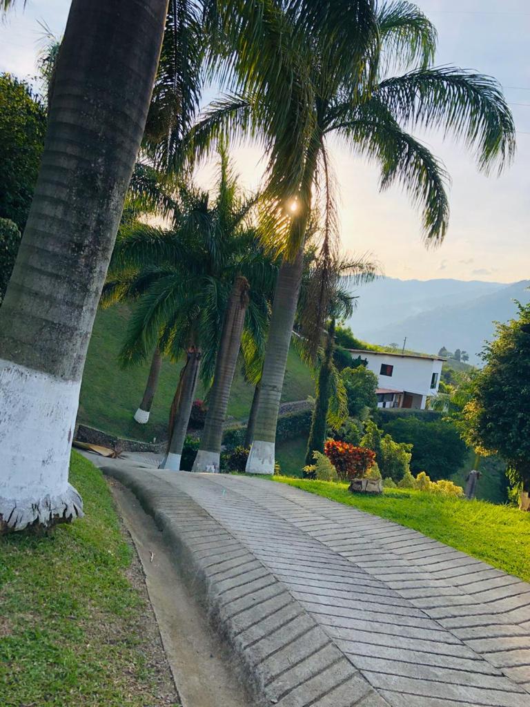 SE VENDE FINCA EN GIRARDOTA (ANTIOQUIA)