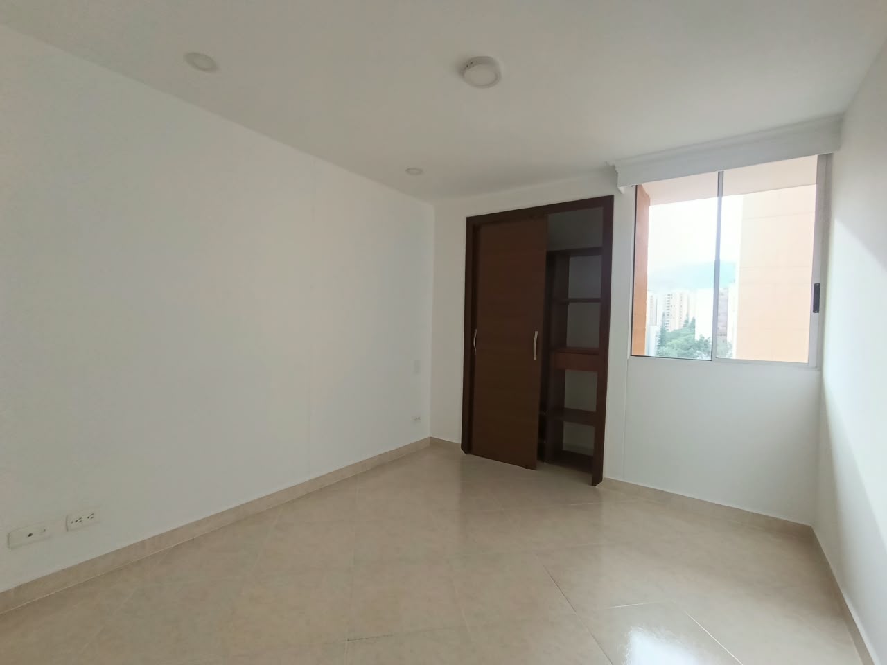 Apartamento en arriendo en Loma de los Bernal Medellín