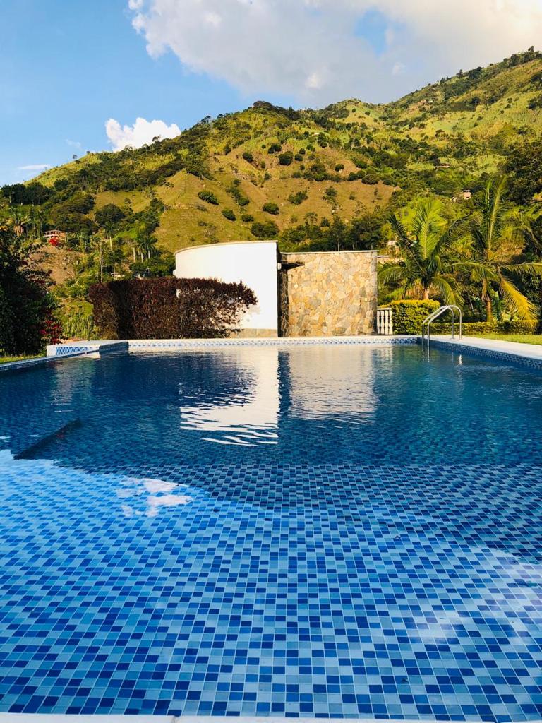 SE VENDE FINCA EN GIRARDOTA (ANTIOQUIA)