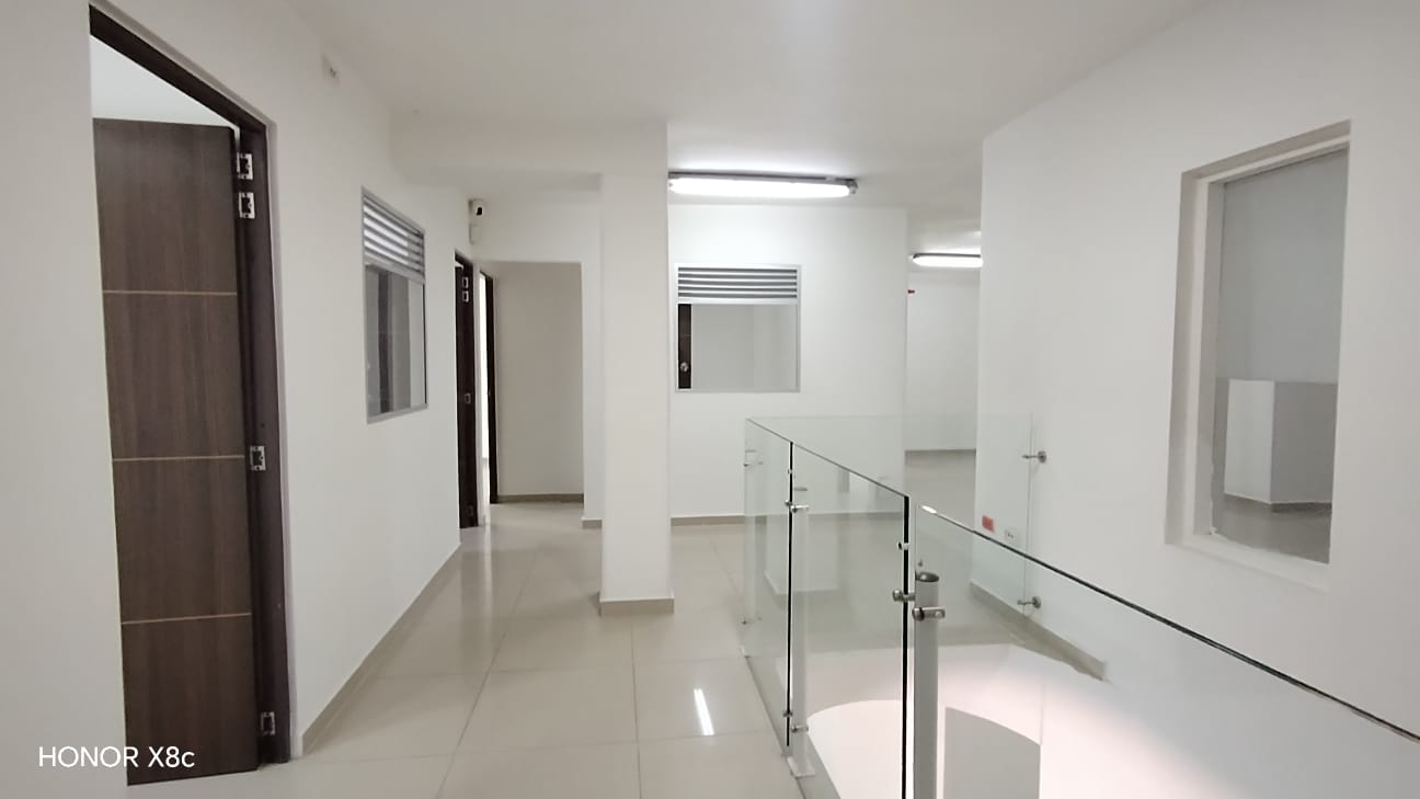 Casa comercial para arriendo en La 80 Estadio