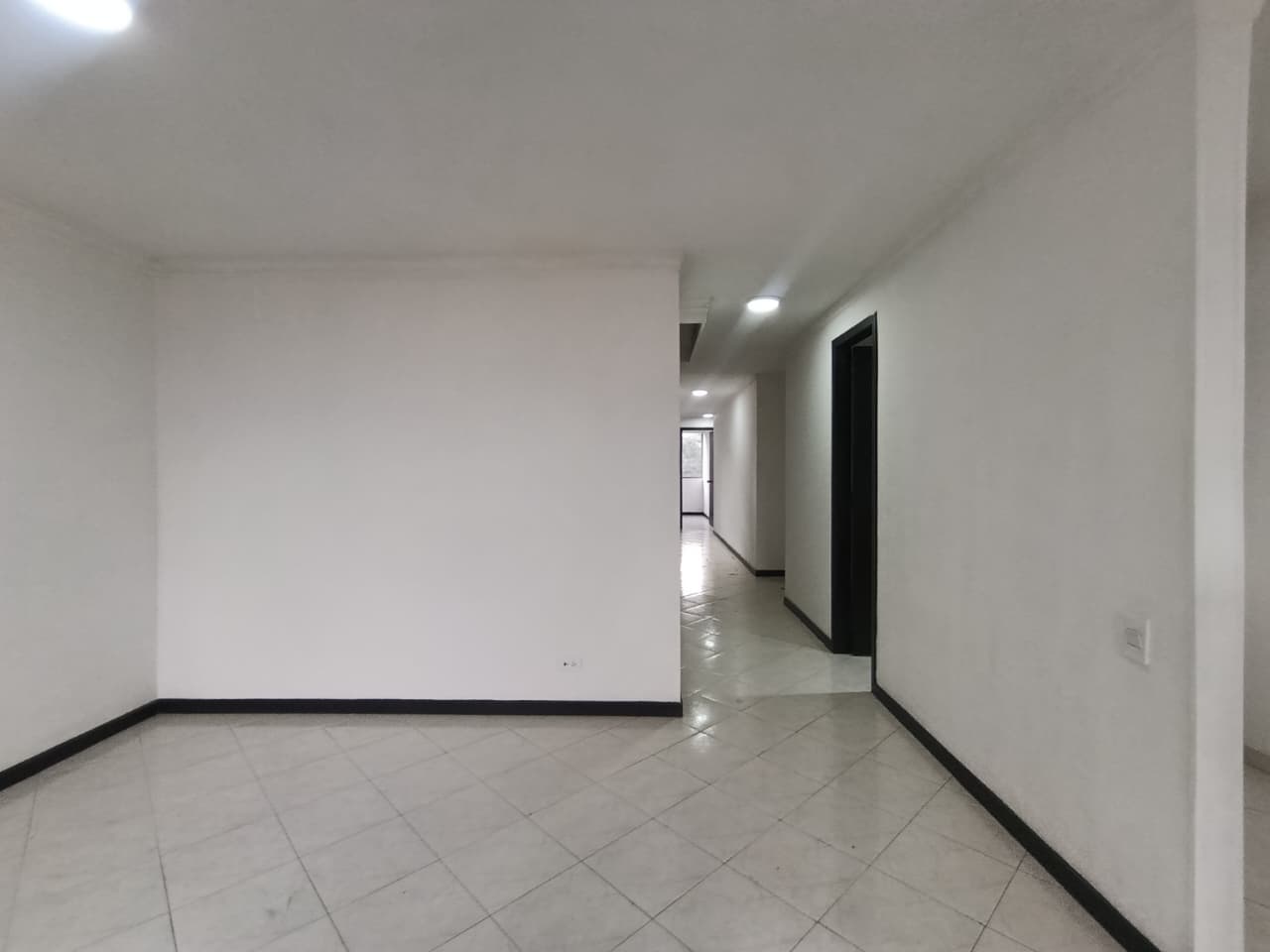 Apartamento en arriendo en Loma de los Bernal Medellín