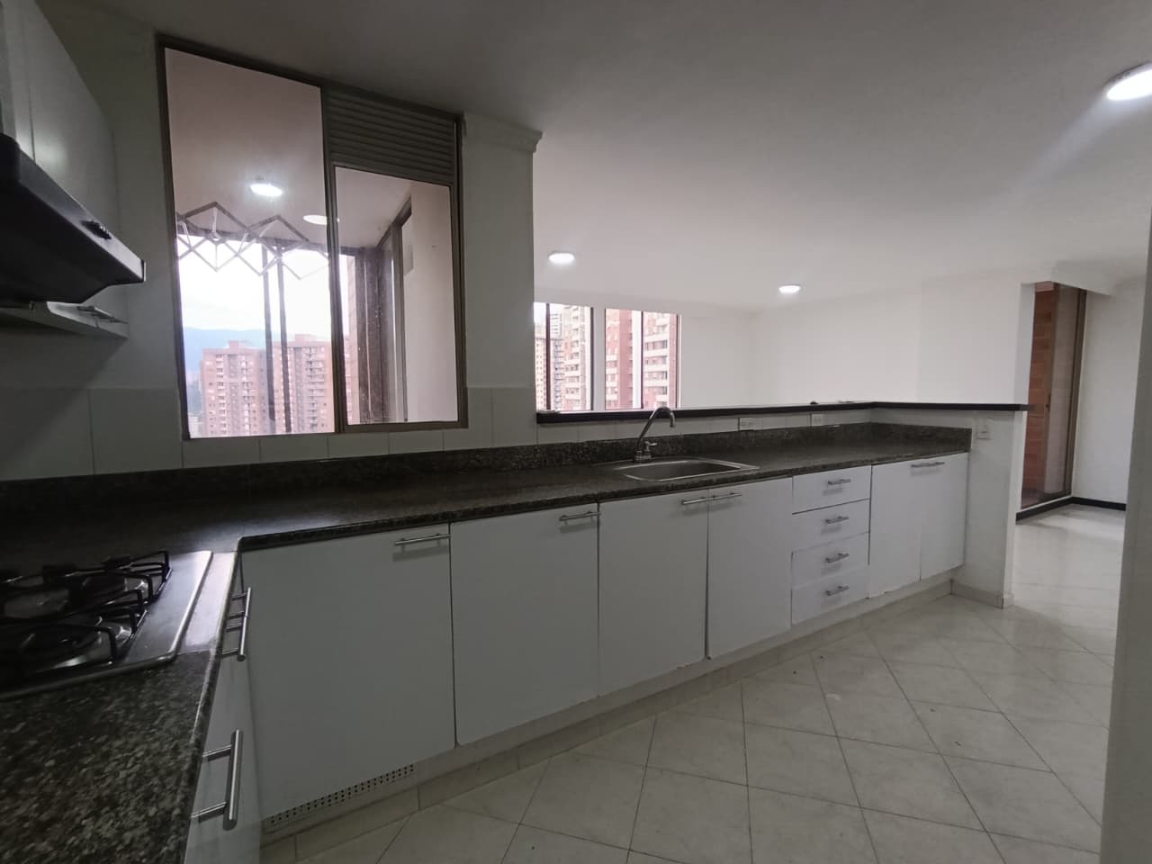 Apartamento en arriendo en Loma de los Bernal Medellín