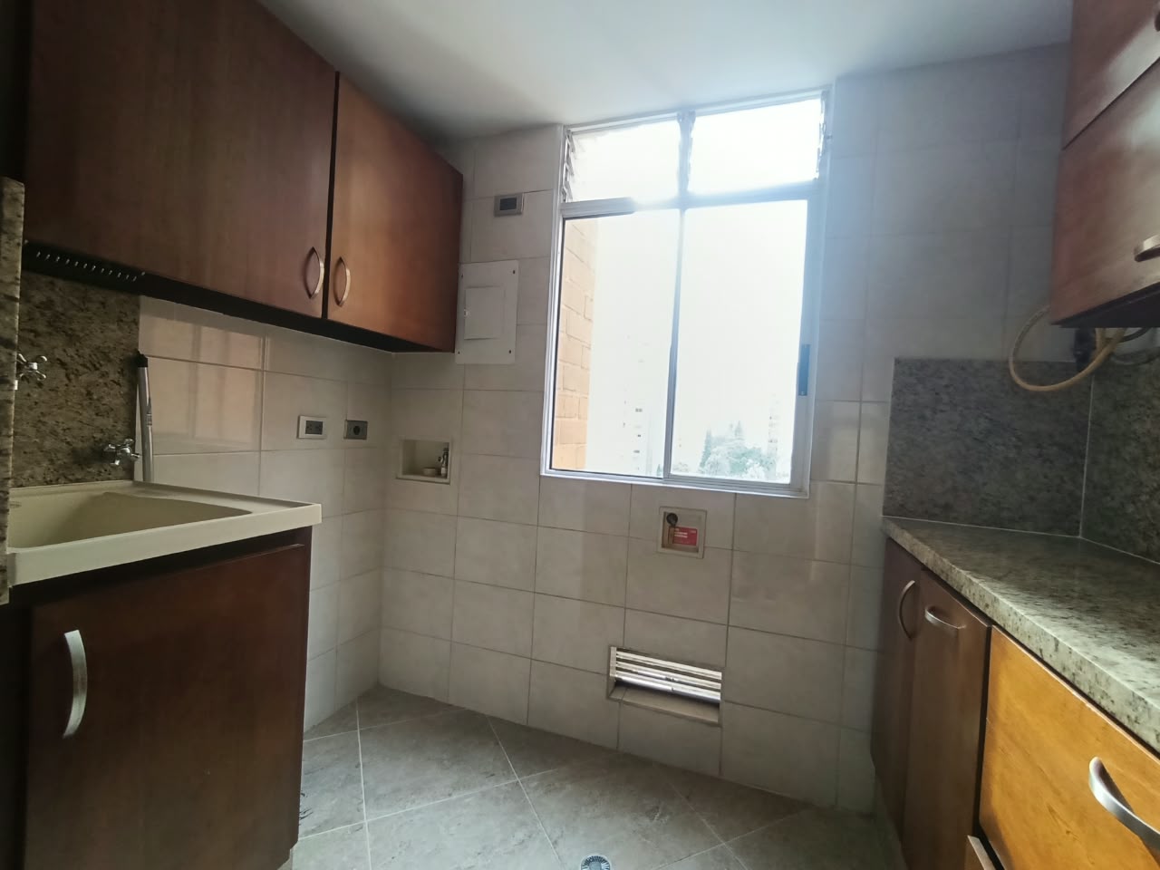 Apartamento en arriendo en Loma de los Bernal Medellín
