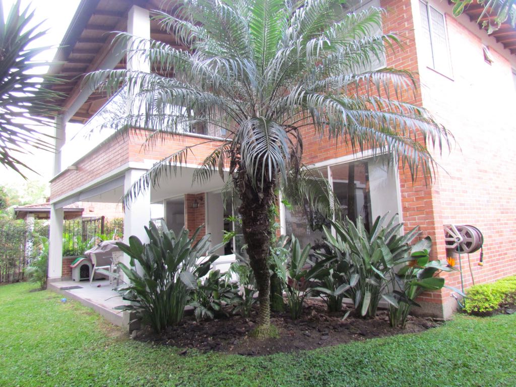 Casa en venta en Envigado loma Benedictinos
